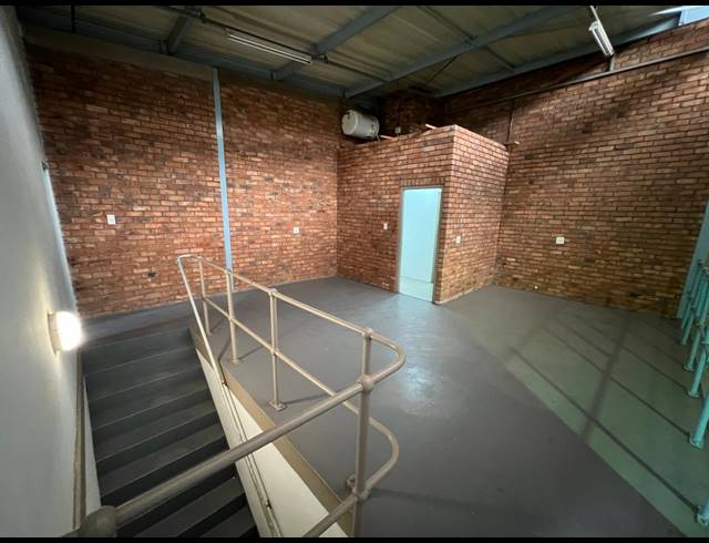 195M² WAREHOUSE TO LET IN STRIJDOMPARK